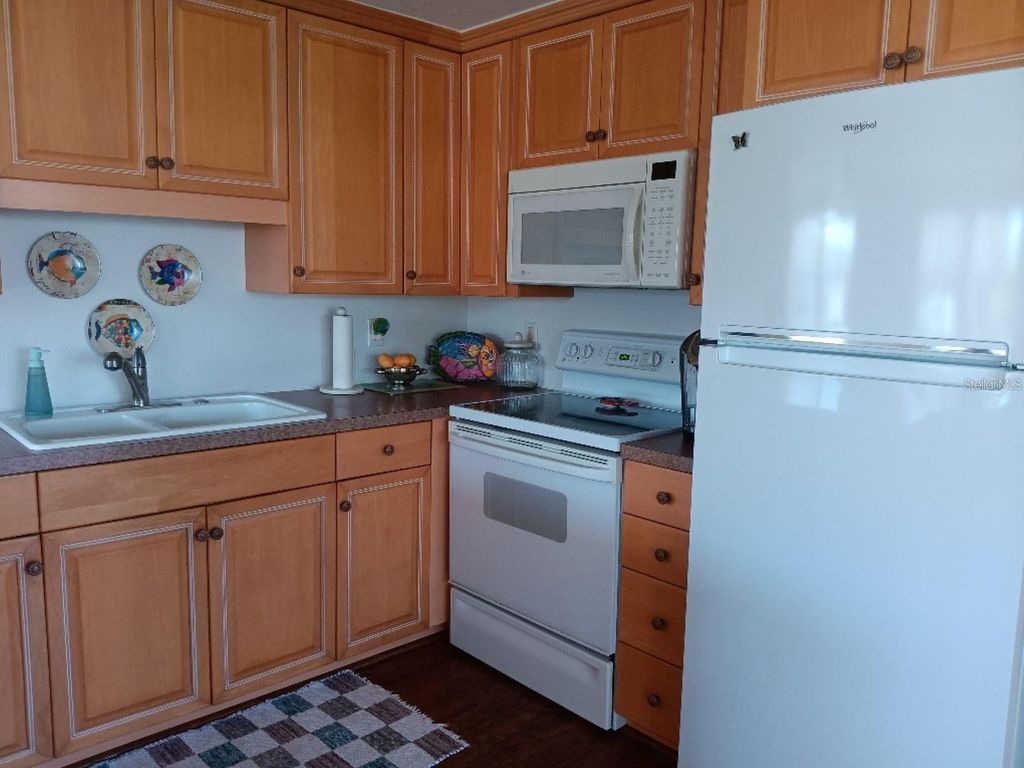 Image 9 of property listing at 736 CAREFREE, Venice, FL 34285