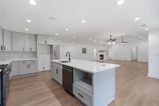 2450 tennyson trail, Grayson, GA 30017