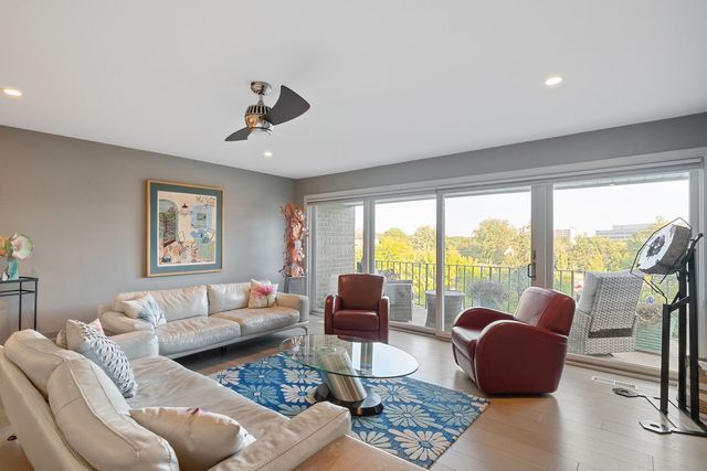 1 Oak Brook Club Drive A301, Oak Brook, IL 60523