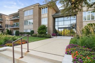 1 Oak Brook Club Drive A301, Oak Brook, IL 60523