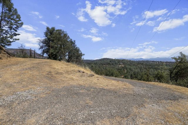 14020 Windfall Drive, Redding, CA 96003