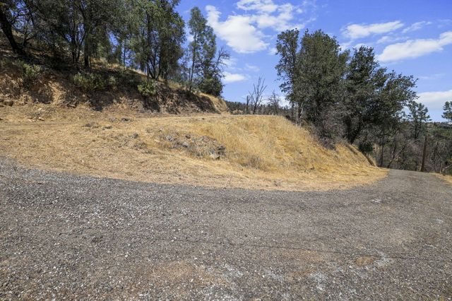 14020 Windfall Drive, Redding, CA 96003