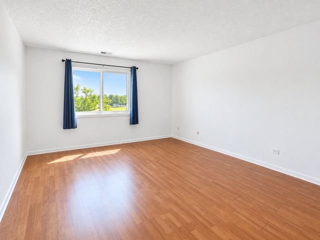 601 W Huntington Commons Road 302, Mount Prospect, IL 60056