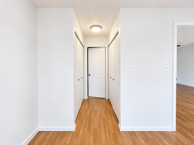 601 W Huntington Commons Road 302, Mount Prospect, IL 60056