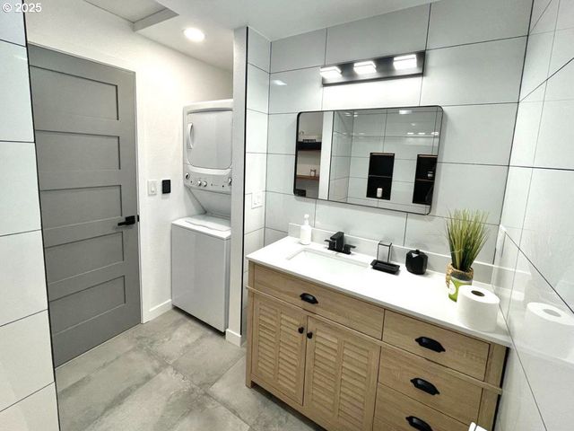 344 CERVANTES Cir, Lake Oswego, OR 97035