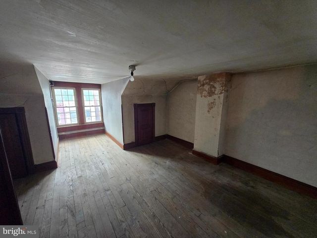 222 W HIGH ST, Womelsdorf, PA 19567