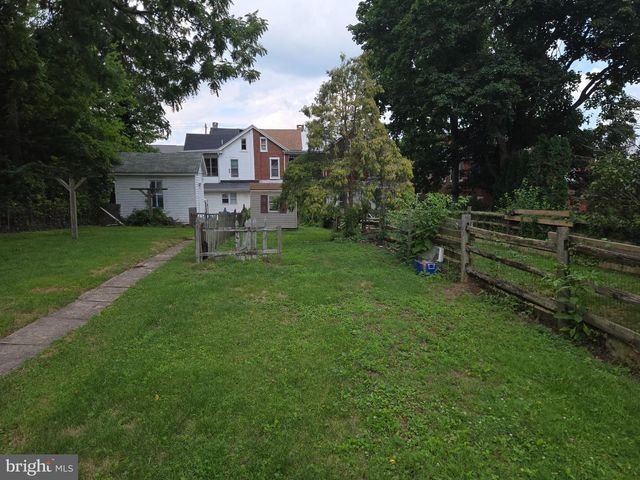222 W HIGH ST, Womelsdorf, PA 19567