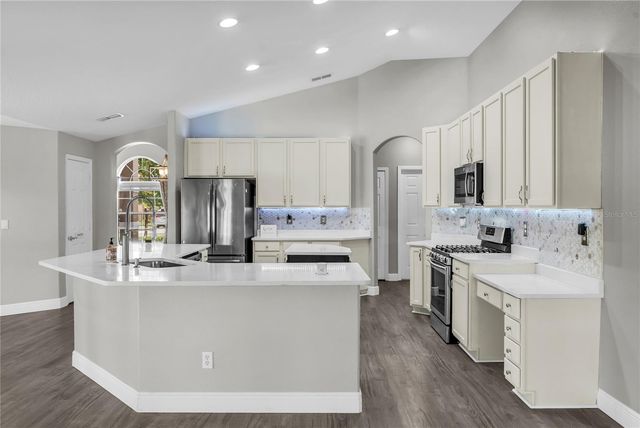 2466 HOLLY BERRY CIRCLE, Clermont, FL 34711