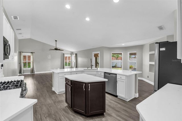 2466 HOLLY BERRY CIRCLE, Clermont, FL 34711