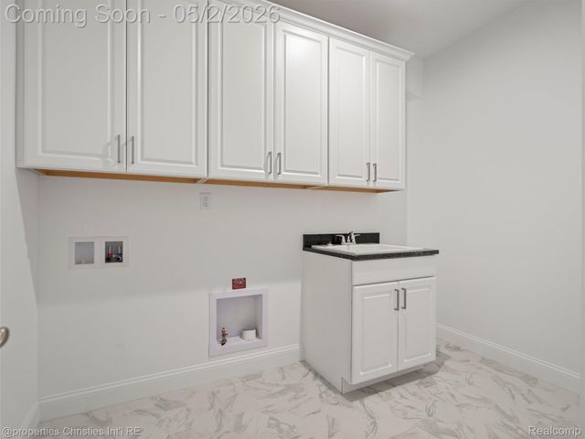 3318 Roseford Boulevard, Ann Arbor, MI 48105