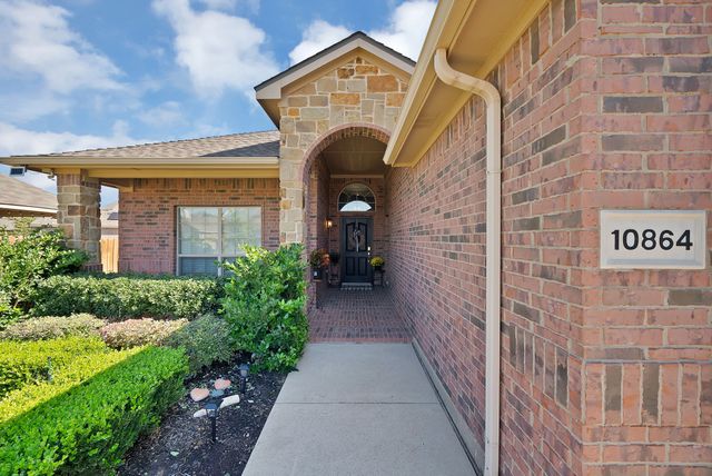 10864 Irish Glen Trail, Fort Worth, TX 76052