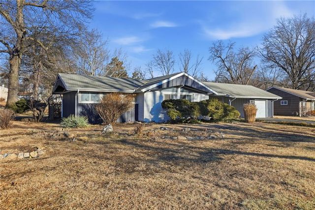 7725 Lamar Avenue, Prairie Village, KS 66208