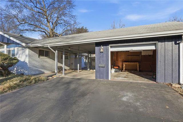 7725 Lamar Avenue, Prairie Village, KS 66208