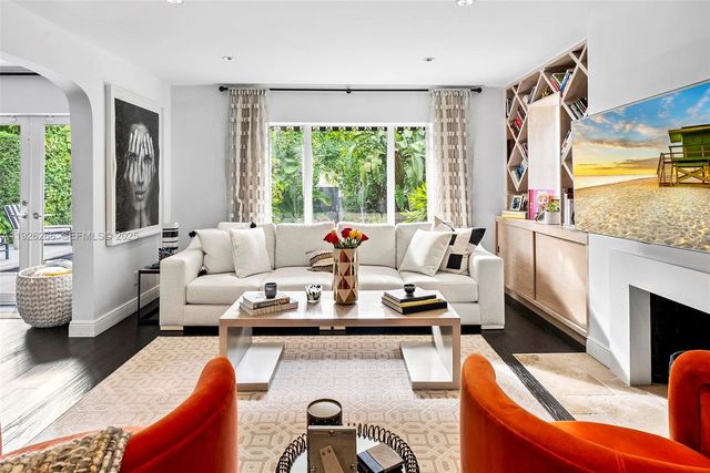 2729 N Bay Rd, Miami Beach, FL 33140