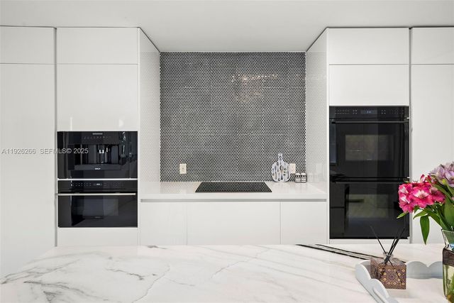 2729 N Bay Rd, Miami Beach, FL 33140