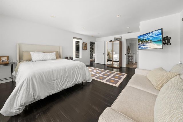 2729 N Bay Rd, Miami Beach, FL 33140