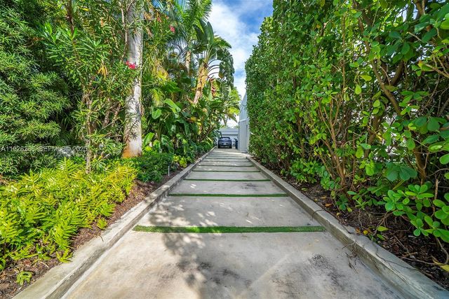 2729 N Bay Rd, Miami Beach, FL 33140