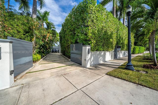 2729 N Bay Rd, Miami Beach, FL 33140