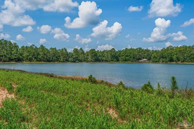 7925 Twin Lake Dr, Milton, FL 32583