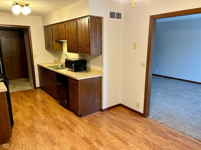 616-618 Hillcrest Circle, Seymour, IN 47274