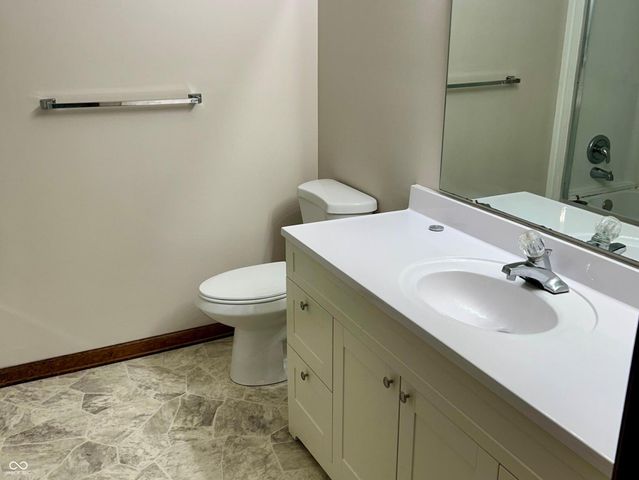 616-618 Hillcrest Circle, Seymour, IN 47274