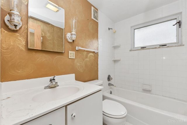 2951 Blue Haven Terrace, Cincinnati, OH 45238