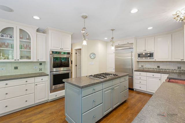 1730 Yale Court, Lake Forest, IL 60045