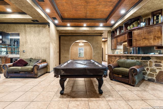 424 HOMECREST DR, La Vernia, TX 78121