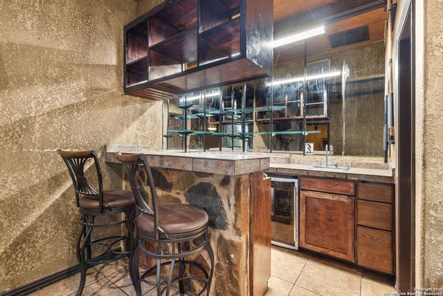 424 HOMECREST DR, La Vernia, TX 78121