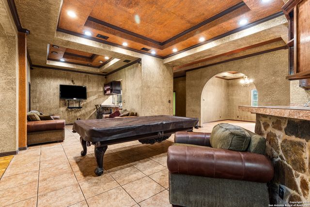 424 HOMECREST DR, La Vernia, TX 78121
