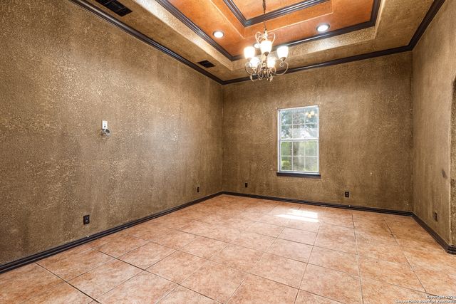424 HOMECREST DR, La Vernia, TX 78121