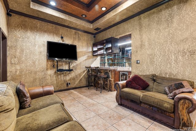 424 HOMECREST DR, La Vernia, TX 78121