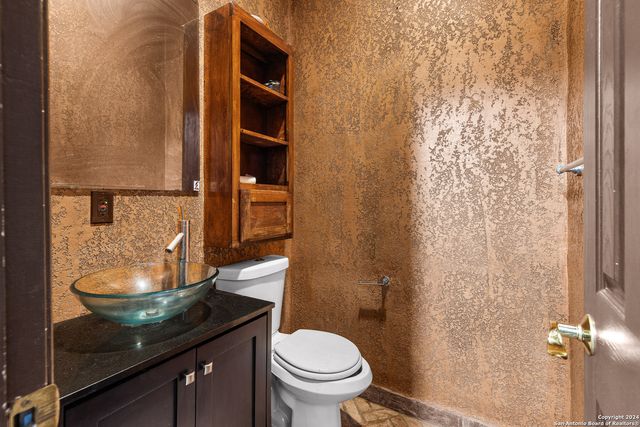 424 HOMECREST DR, La Vernia, TX 78121