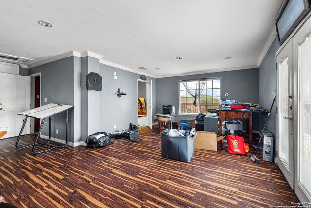 424 HOMECREST DR, La Vernia, TX 78121