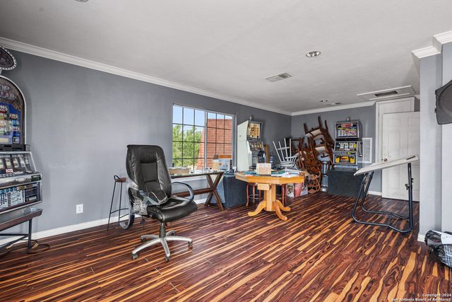 424 HOMECREST DR, La Vernia, TX 78121