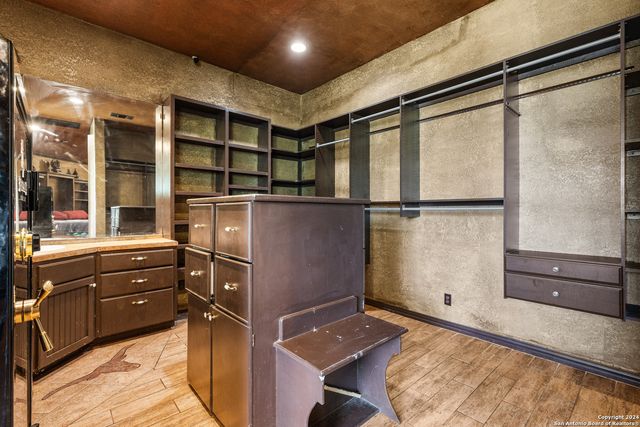 424 HOMECREST DR, La Vernia, TX 78121