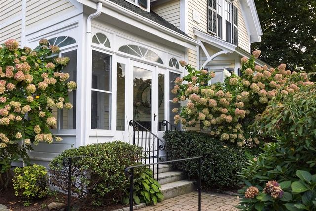 16 Abbott Street, Wellesley, MA 02482