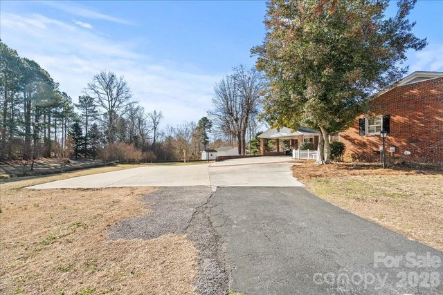 313 W Pigg Street, Pageland, SC 29728