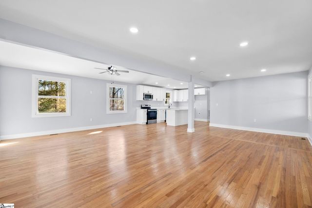 217 Greenbriar Drive, Simpsonville, SC 29680