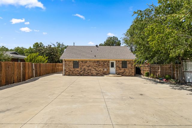 207 Washington Avenue, Saginaw, TX 76179