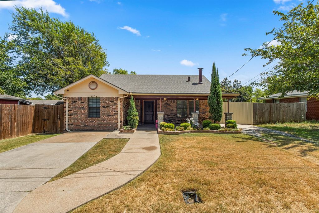 207 Washington Avenue, Saginaw, TX 76179