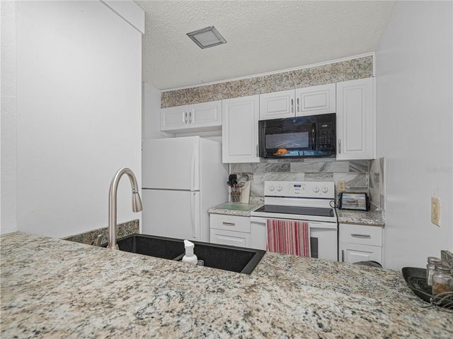 900 AVENUE Z SE D6, Winter Haven, FL 33880