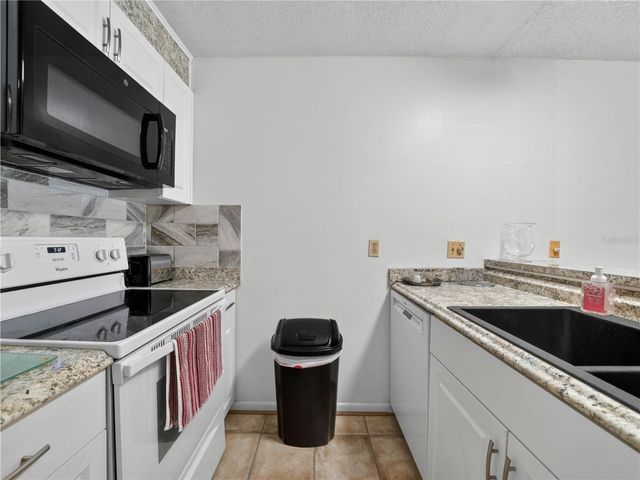 900 AVENUE Z SE D6, Winter Haven, FL 33880