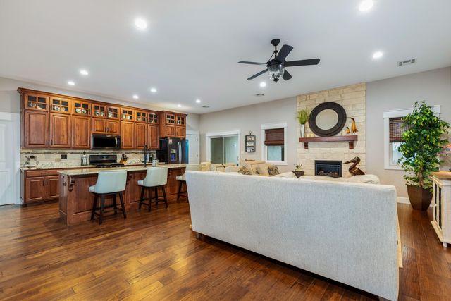 24866 S 638 Road, Grove, OK 74344