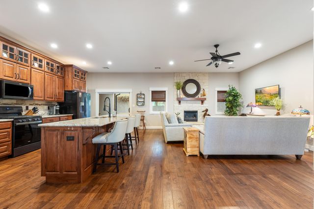 24866 S 638 Road, Grove, OK 74344