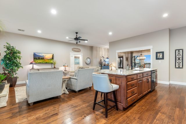 24866 S 638 Road, Grove, OK 74344