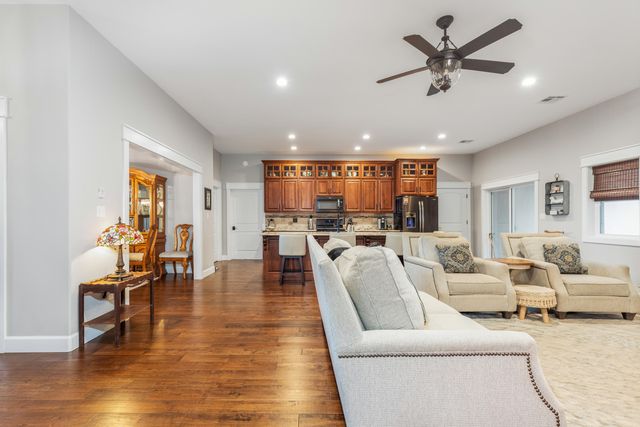 24866 S 638 Road, Grove, OK 74344