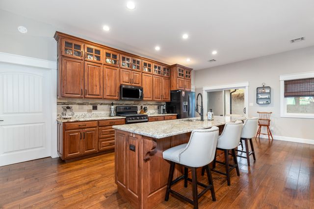 24866 S 638 Road, Grove, OK 74344