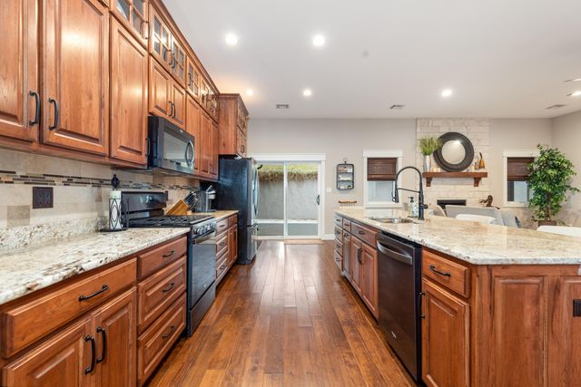 24866 S 638 Road, Grove, OK 74344