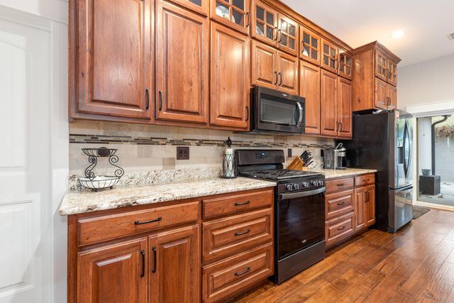 24866 S 638 Road, Grove, OK 74344